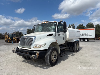 2012 International 4400 2000 gal 4x2 Water Truck