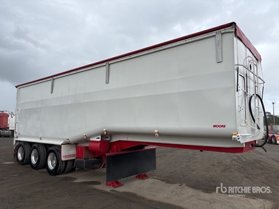 2022 Moore 10 m Tri/A Step Deck End Dump Trailer