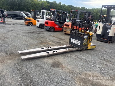 2014 Yale MPE080LVGN24T2896 8000 lb Electric Pallet Jack