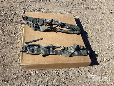 (16) Fighting Load Carriers
