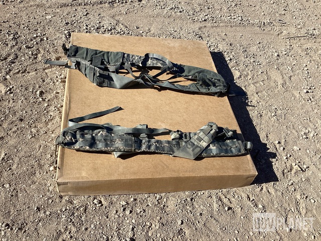 (16) Fighting Load Carriers