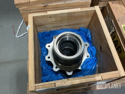(4) Navistar 2596464C91 Vehicular Wheel Hubs