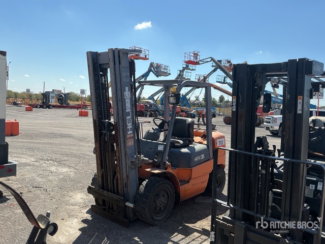 Heli CPYD35-TY 6000 lb Pneumatic Tire Forklift