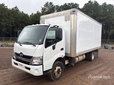 2018 Hino 195 4x2 Furgoneta caja cerrada
