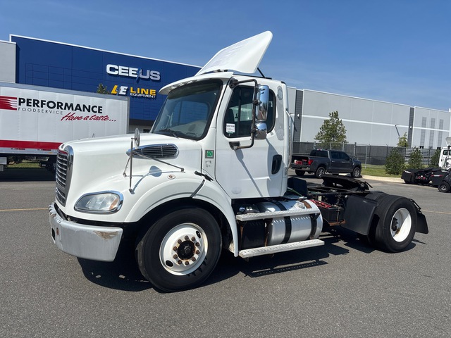 2016 Freightliner M2 112 4x2 S/A Day Cab Truck Tractor 2016 Freightliner M2 112 4x2 S/A Day Cab Truck Tractor