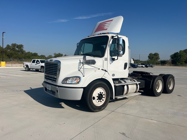 2017 Freightliner M2 112 6x4 T/A Day Cab Truck Tractor 2017 Freightliner M2 112 6x4 T/A Day Cab Truck Tractor