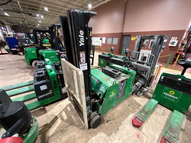 2018 Yale MCW040-E 4000 lb Electric Stacker 2018 Yale MCW040-E 4000 lb Electric Stacker