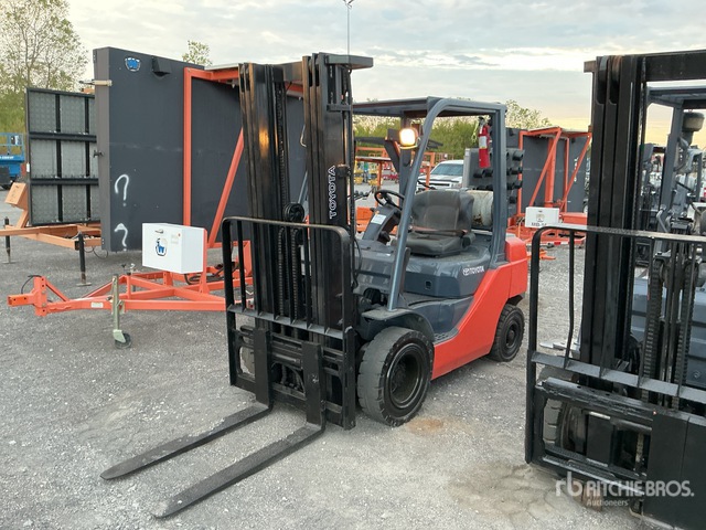 2019 Toyota 8FGU25 4500 lb Forklift