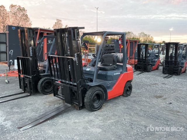2015 Toyota 8FGCU25 4500 lb Forklift