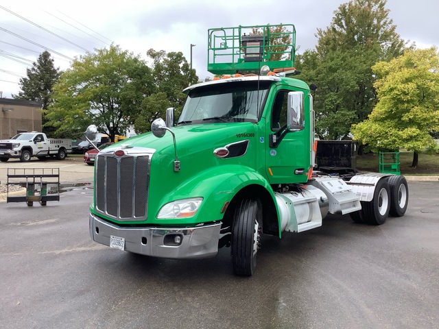 2020 Peterbilt 579 6x4 T/A Day Cab Truck Tractor 2020 Peterbilt 579 6x4 T/A Day Cab Truck Tractor