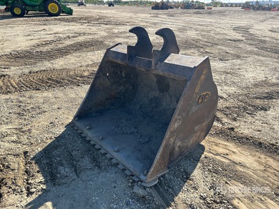 60 in Cleanup Excavator Bucket - Fits John Deere 160C LC