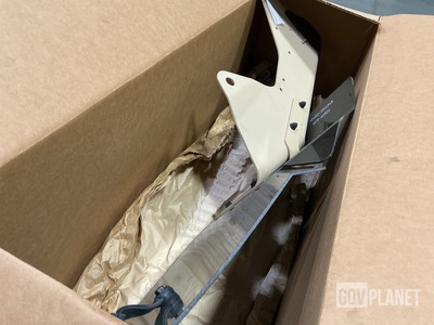 (5) Oshkosh 3917031 Vehicular Fenders