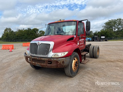 2002 International 4300 4x2 Kabina i podwozie