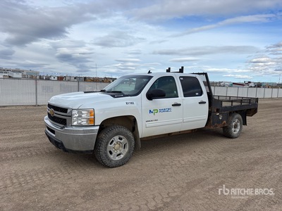 2013 Chevrolet Silverado 2500HD 4x4 Crew Cab شاحنة مسطحة (Inoperable)