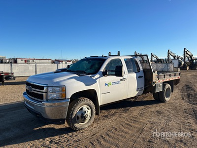 2013 Chevrolet Silverado 3500HD 4x4 Crew Cab Platte vrachtwagen