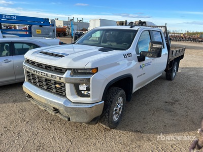 2020 Chevrolet Silverado 2500HD 4x4 Crew Cab شاحنة مسطحة (Inoperable)