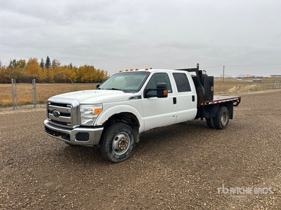 2015 Ford F-350 XLT 4x4 Crew Cab Camion à Plateau