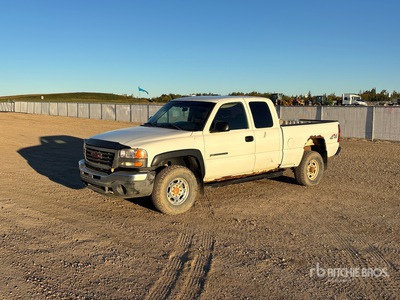 2003 GMC Sierra 2500HD 4x4 Extended Cab Pickup