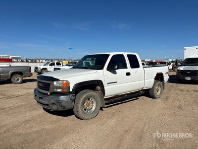 2003 GMC Sierra 2500HD 4x4 Extended Cab Pickup