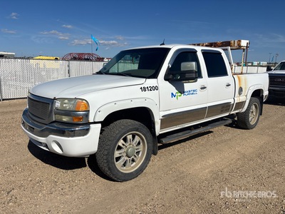 2005 GMC Sierra 1500 HD 4x4 Crew Cab Pickup
