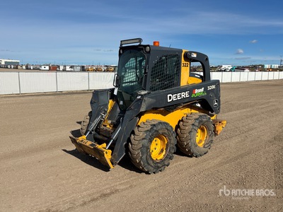 2016 John Deere 328E Chargeuse à direction à glissement