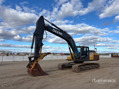 2012 John Deere 250G LC حفارة بجنزير