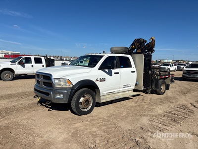 2014 Hiab 077ES4CLX 2800 kg Knuckle Boom on 2014 Ram 5500 SLT 4x4 Crew Cab Camion à flèche