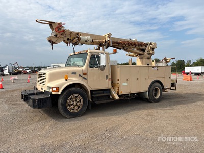 1997 International 4900 4x2 Digger Derrick Truck