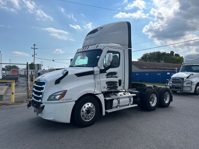 2021 Freightliner Cascadia 126 6x4 T/A Day Cab Truck Tractor