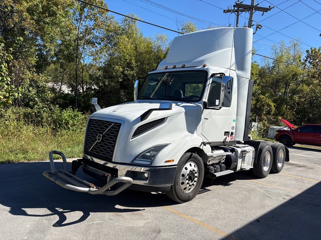2021 Volvo VNL 300 6x4 T/A Day Cab Truck Tractor