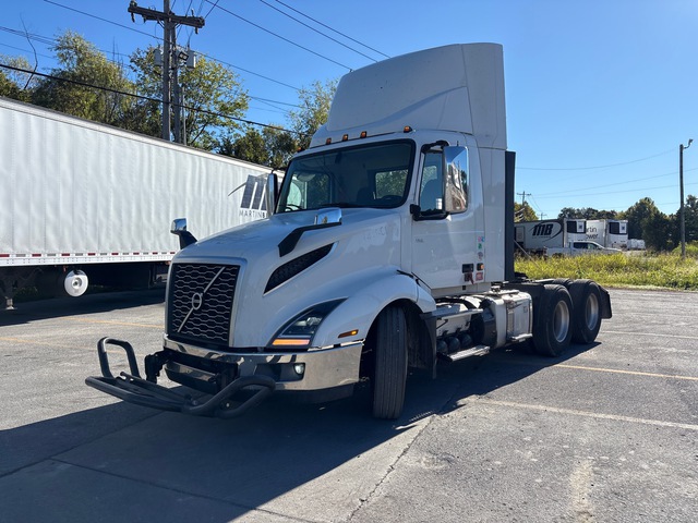 2021 Volvo VNL 300 6x4 T/A Day Cab Truck Tractor
