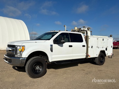 2017 Ford F-350 XLT 4x4 Crew Cab Utility Truck