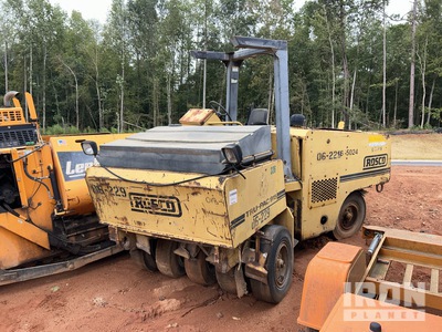 1997 Rosco 915 Pneumatic Roller