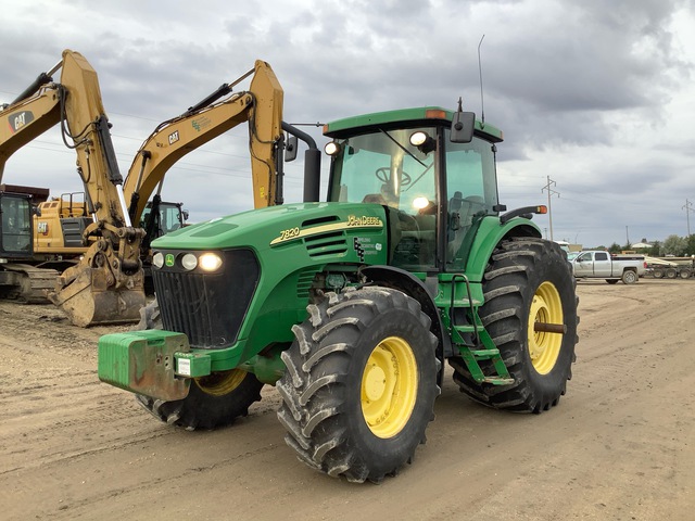 2005 John Deere 7820 4WD Tractor
