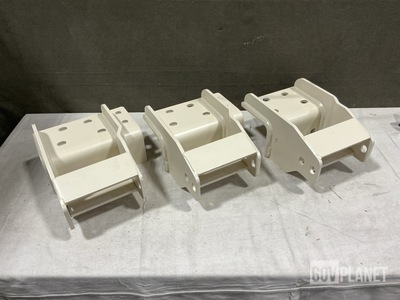 (8) Oshkosh 3811622 Vehicular Components Brackets