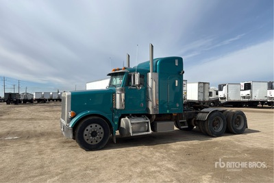 2002 Peterbilt 3- Achs Sattelzugmaschine mit Schlafkabine