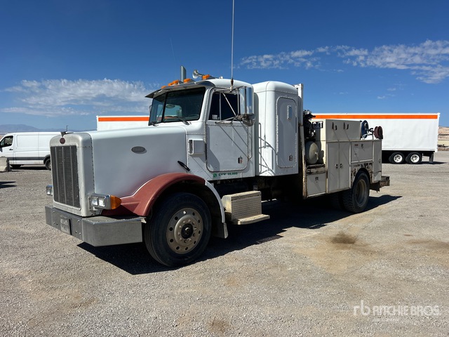 1992 Peterbilt 378 4x2 Sleeper Service Truck
