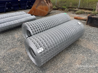 Quantity of (2) Rolls of 6 ft Tall Livestock/Deer Fence Grid Size 3 ft × 3 ft 10 Gauge Galvanized Approximately 500 ft Total Clôture (Unused)