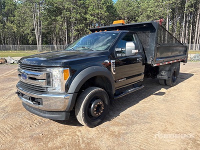 2017 Ford F-550 XLT 4x4 Ciężarówka z platformą i przenośnikiem