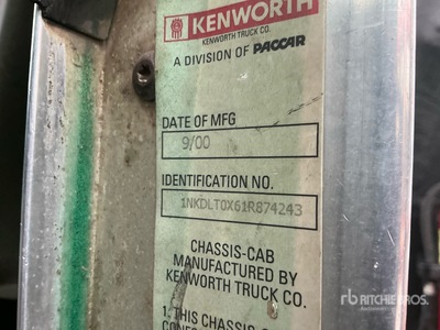 2001 Kenworth T800 Ciągnik siodłowy T/A z kabiną sypialną