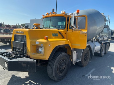 2002 Mack RB690S Camion hormigonera