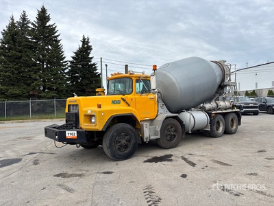 2002 Mack RB690S 8x4 Twin-Steer Beton-Fahrmischer