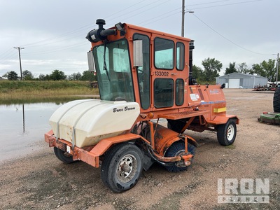 2005 (unverified) Broce RJ350 Self-Propelled Broom