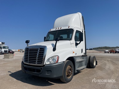 2015 Freightliner Cascadia 125 4x2 S/A Day Cab Truck Tractor