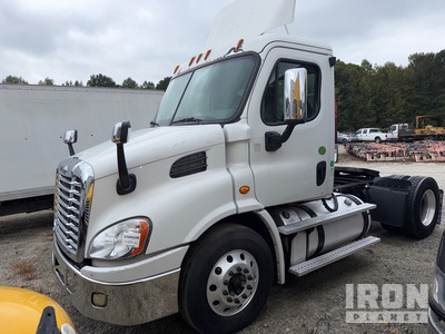 2013 Freightliner Cascadia 113 4x2 تراكتور شاحنة (أحادي المحور)