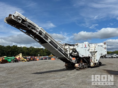 2013 Roadtec RX-700 Tracked Asfalteer frees machine