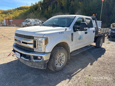 2018 Ford F-350 XLT 4x4 Crew Cab Flatbed Truck