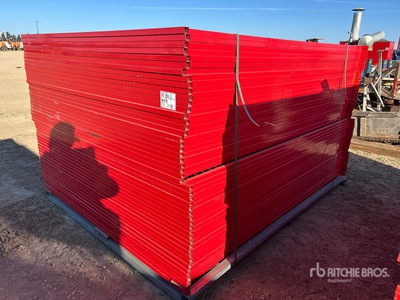 Quantity of (49) 7 ft 5 in x 6 ft Powder Coated Clôture de site (Unused)