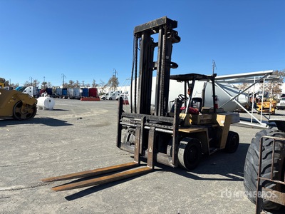 2001 Cat DP90 20000 lb Cushion Tire Chariot Élévateur