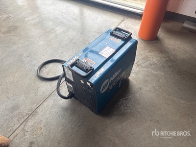 2015 Miller XMT350 425 A MIG Electric Welder